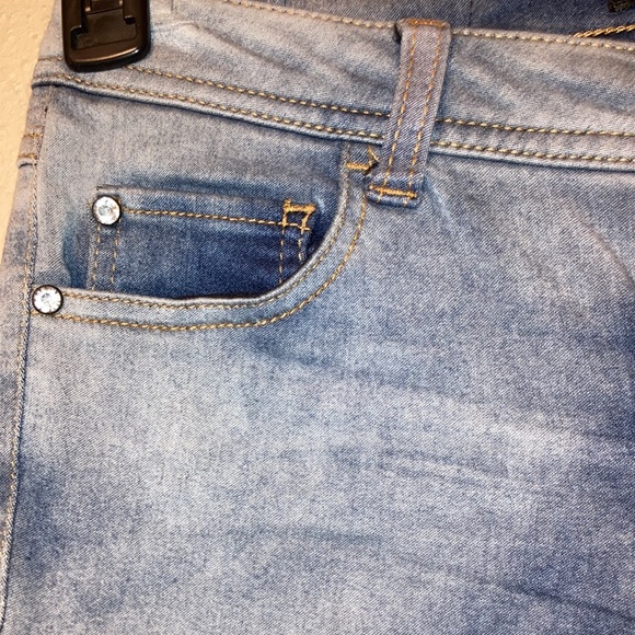 Celebrity Pink Cropped Jeans - Picture 3 of 10